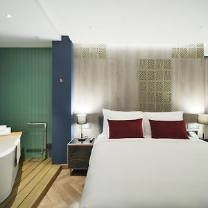 Superior Kamer met een King Size Bed op de Hoek